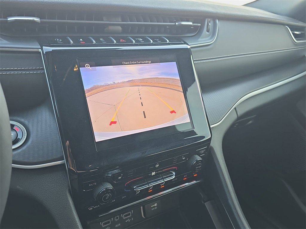 Used 2025 Jeep Grand Cherokee Laredo w/ Luxury Tech Group I image 23