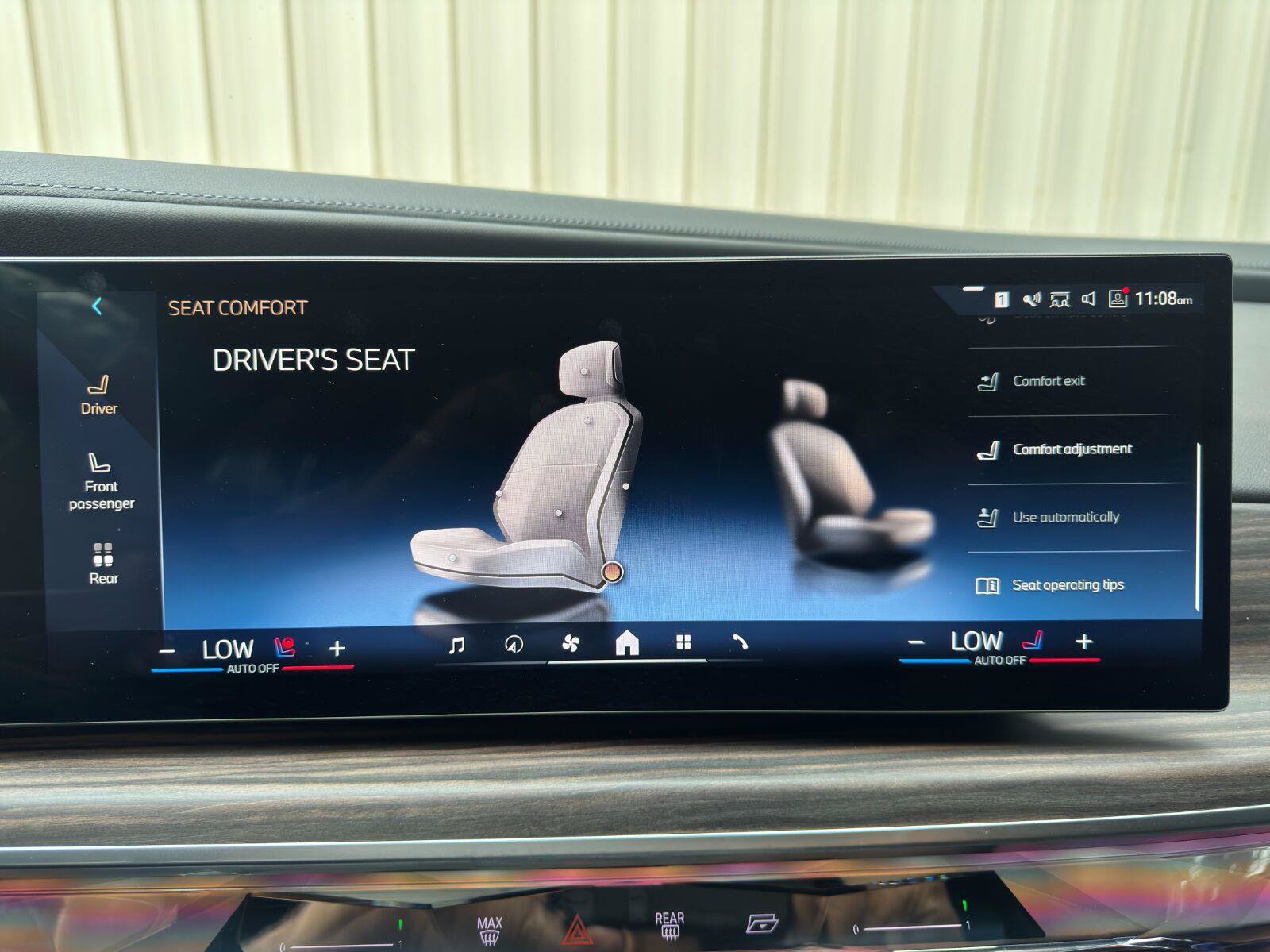 Used 2023 BMW i7 xDrive60 w/ Executive Package 2 AWD/4WD image 35