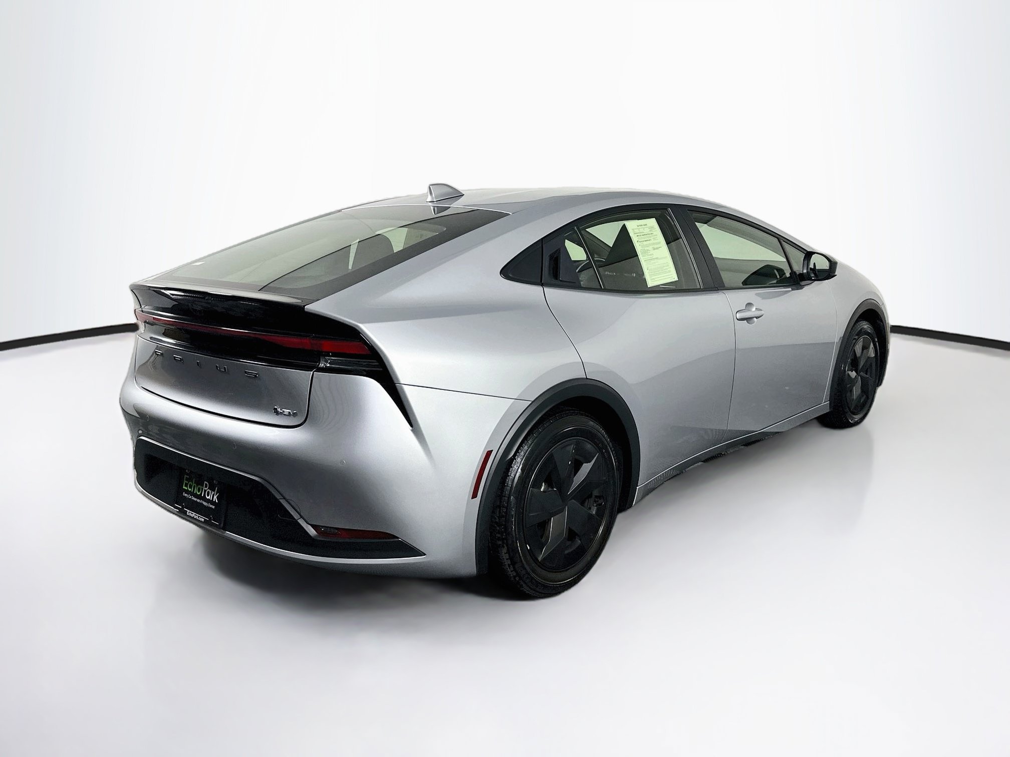 Used 2025 Toyota Prius LE FWD image 9