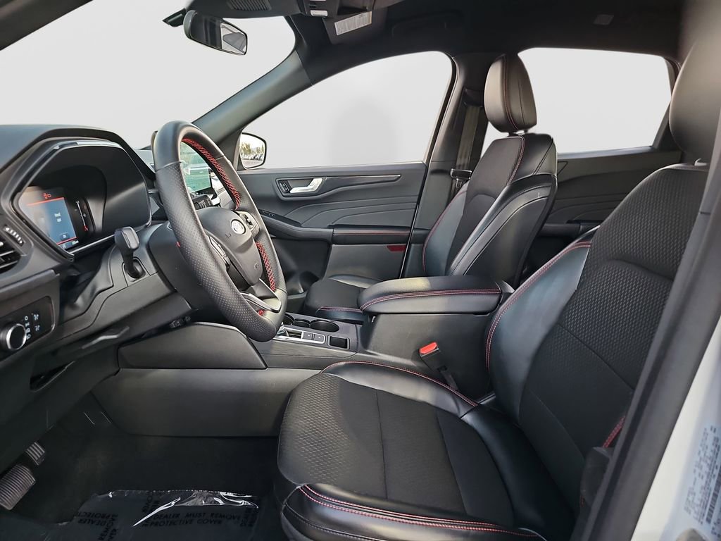 Used 2025 Ford Escape ST-Line w/ Tech Pack #1 AWD/4WD image 17