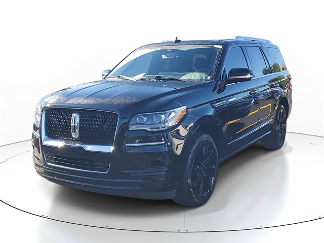 Used 2022 Lincoln Navigator Reserve image 2