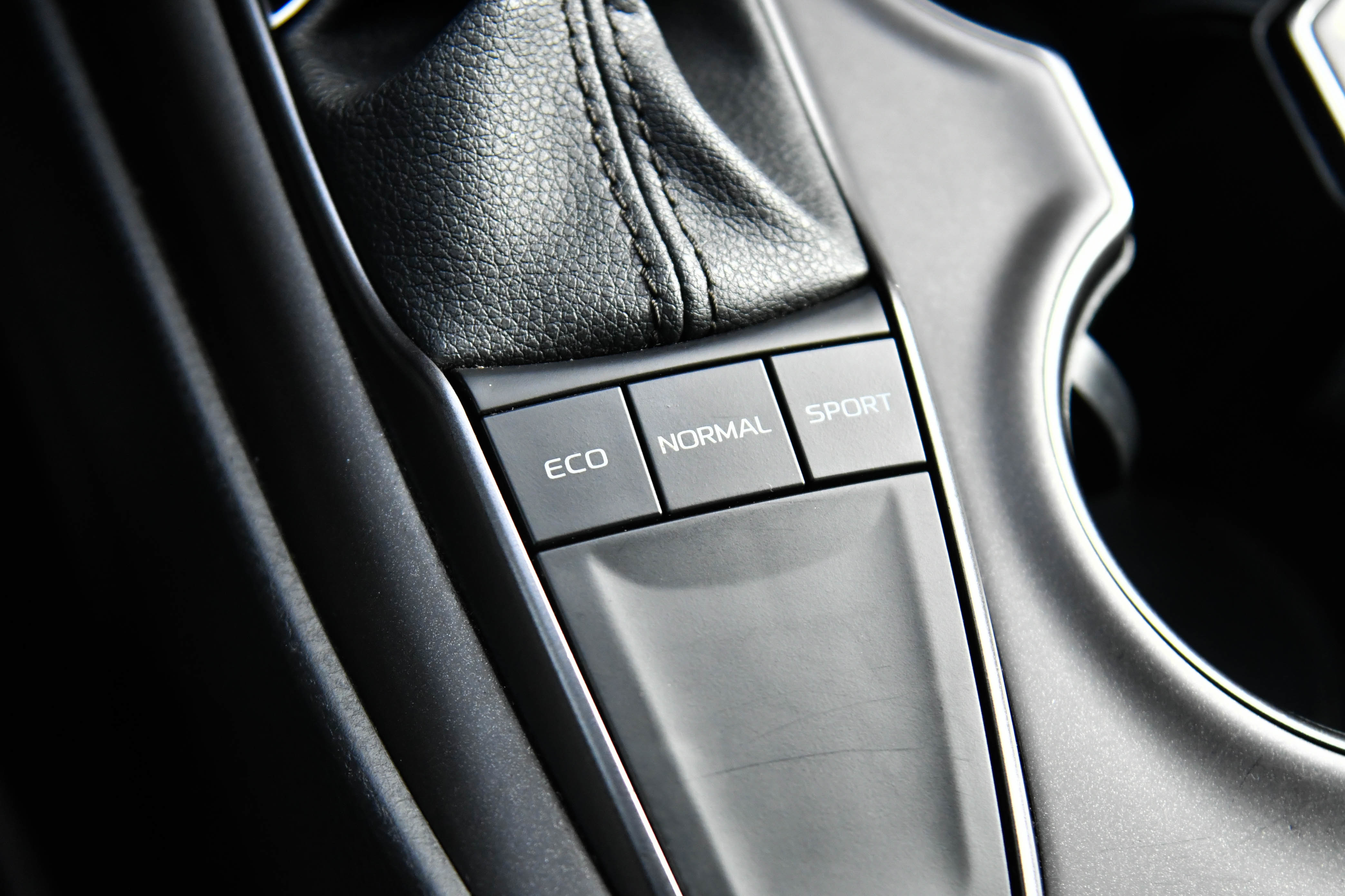 Used 2024 Toyota Camry SE image 25