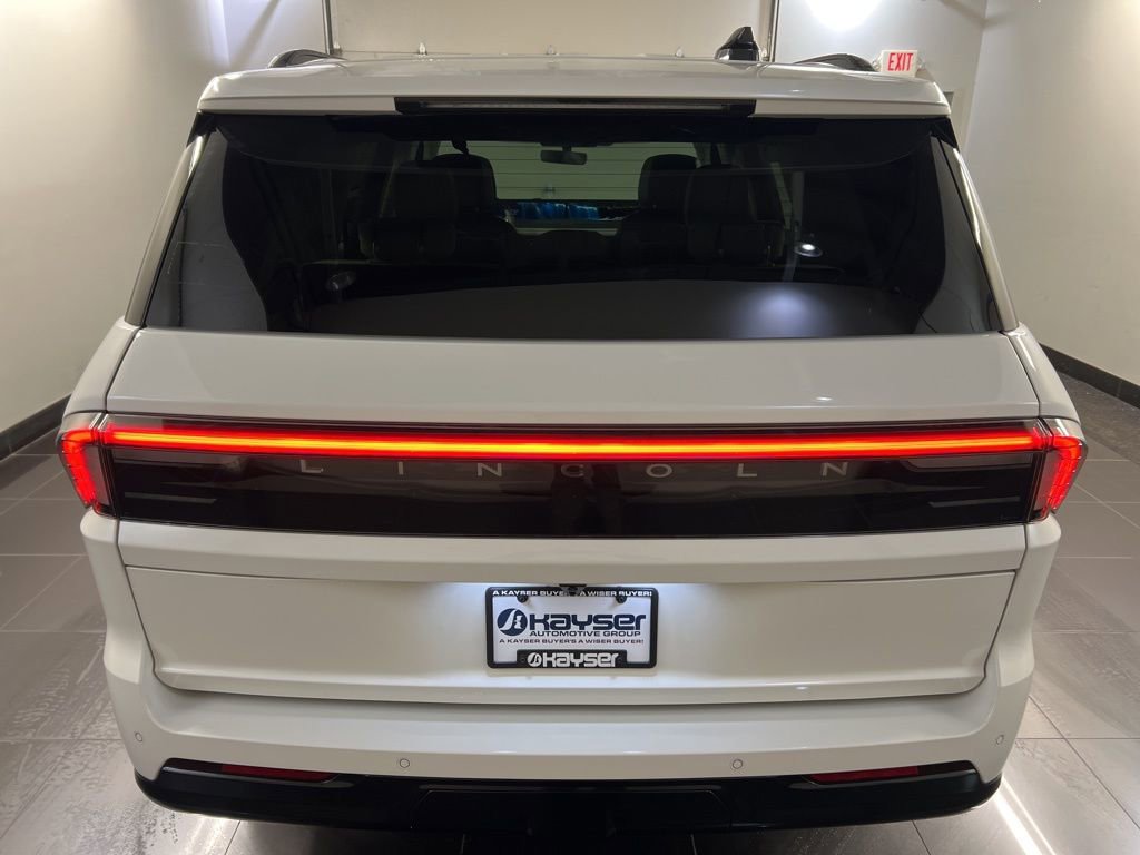 New 2026 Lincoln Navigator Reserve w/ Jet Appearance Package image 5