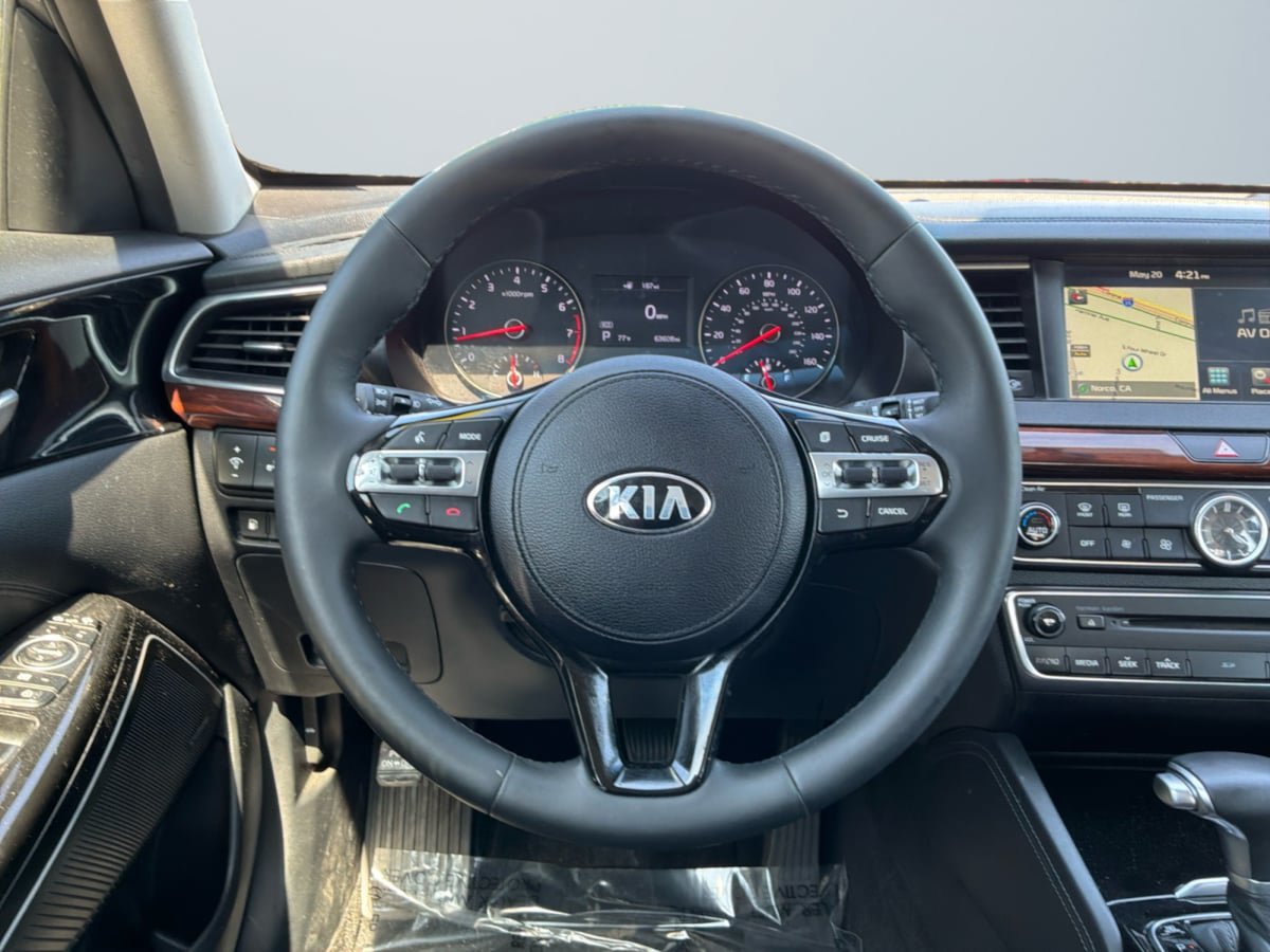 Used 2017 Kia Cadenza Premium w/ Luxury Package FWD image 11