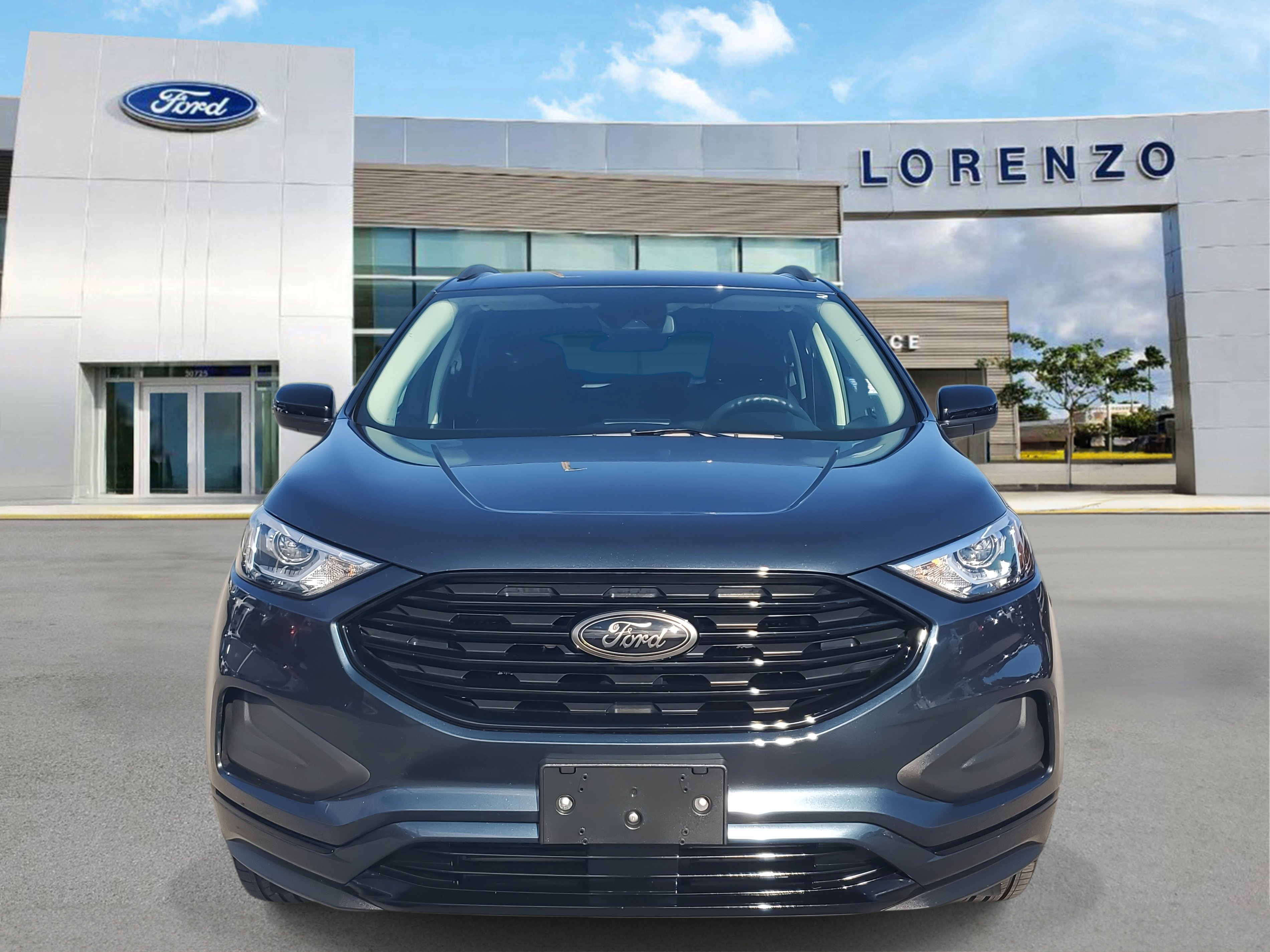 Used 2024 Ford Edge SE w/ Black Appearance Package image 2