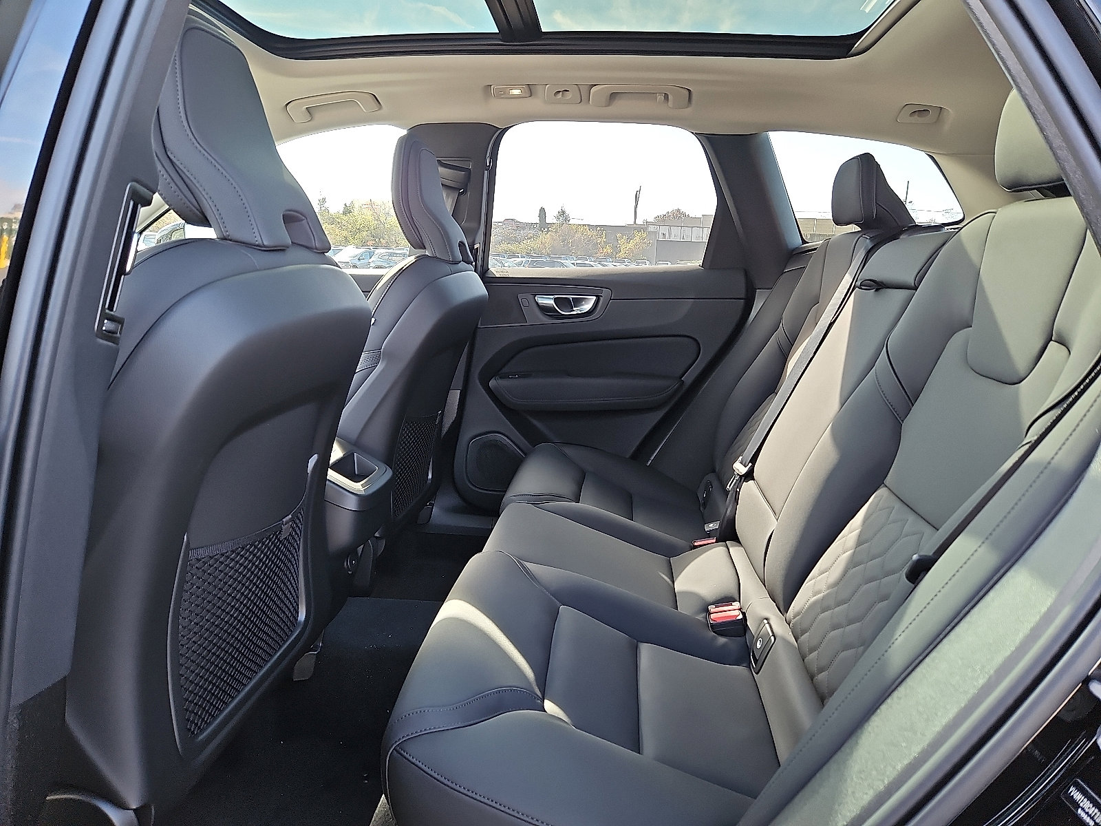 New 2026 Volvo XC60 B5 Plus w/ Protection Package Premier AWD/4WD image 8