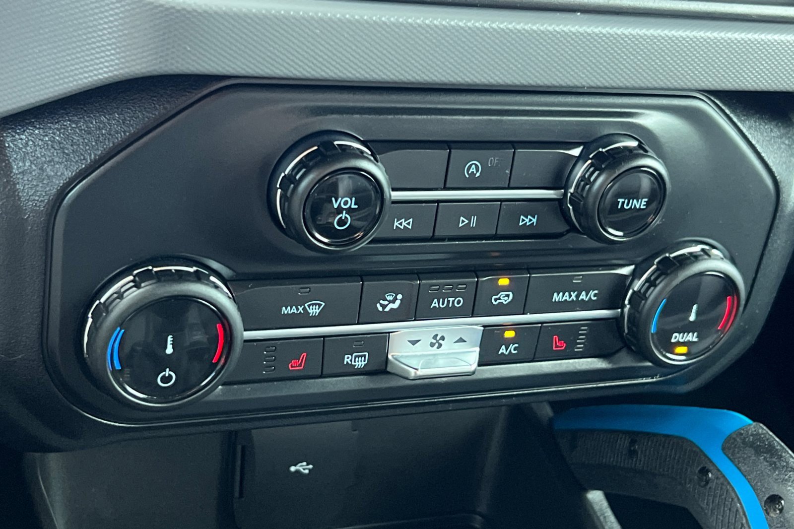 Certified 2022 Ford Bronco Black Diamond image 21