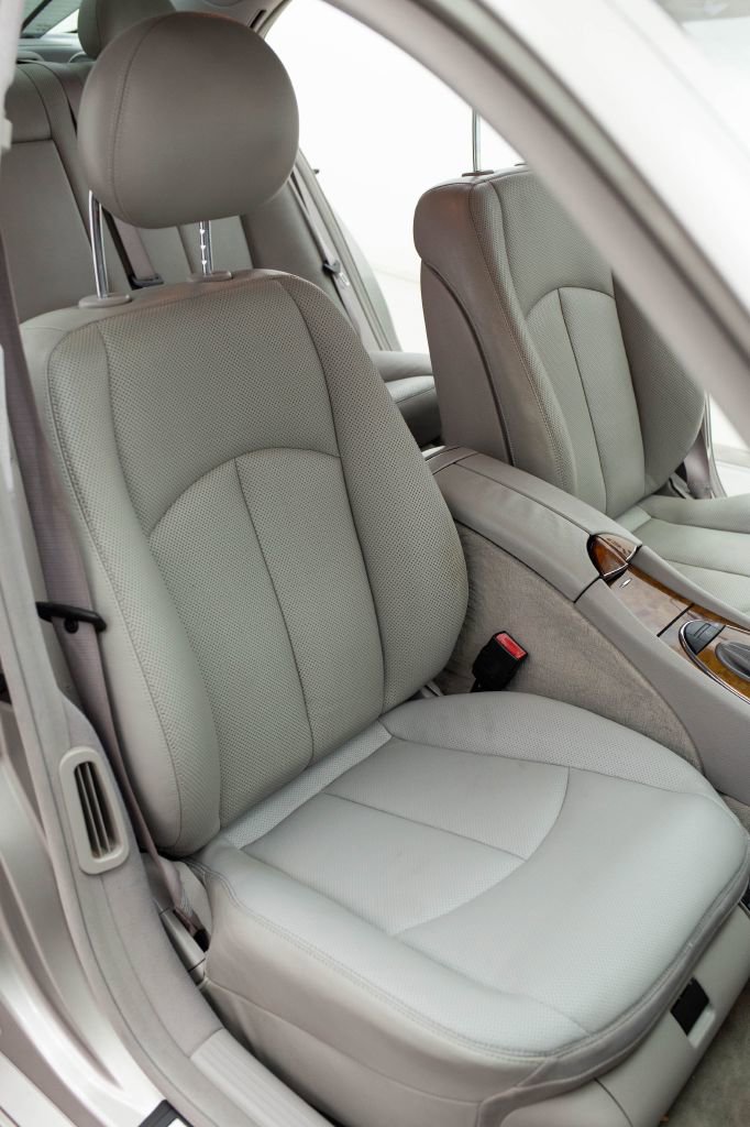 Used 2005 Mercedes-Benz E 500 Sedan w/ Lighting Pkg image 27