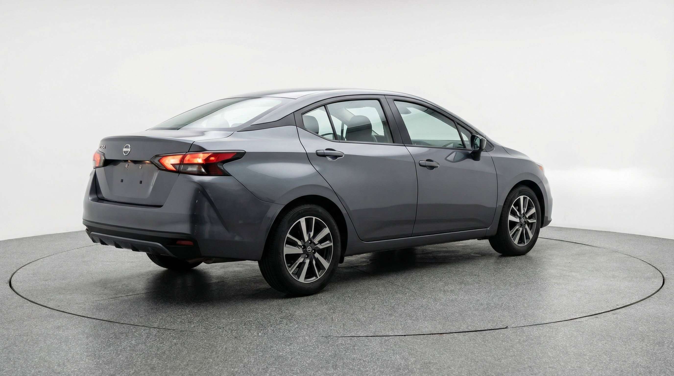 Used 2025 Nissan Versa SV image 9