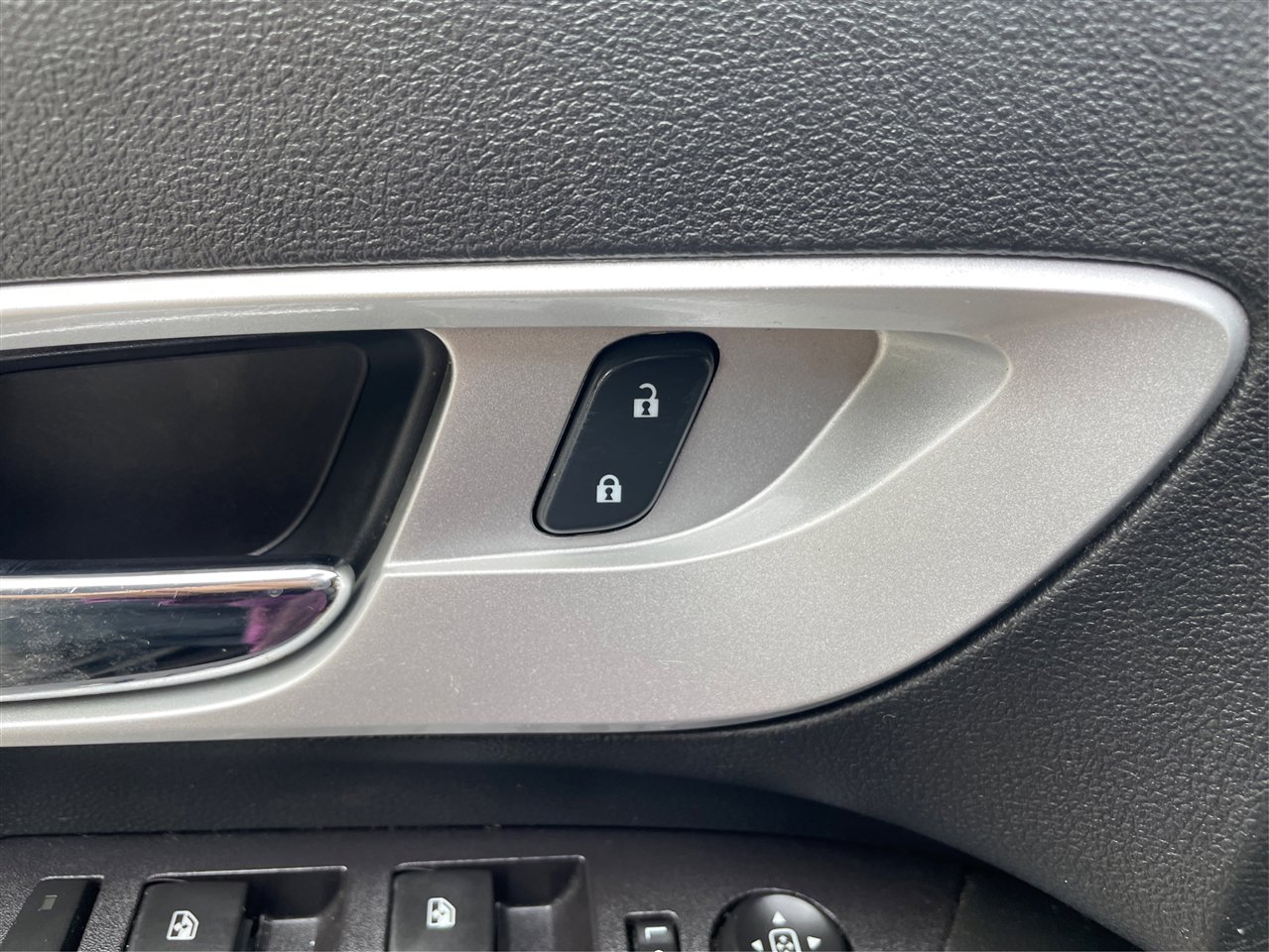 Used 2016 Chevrolet Equinox LT w/ Convenience Package image 54