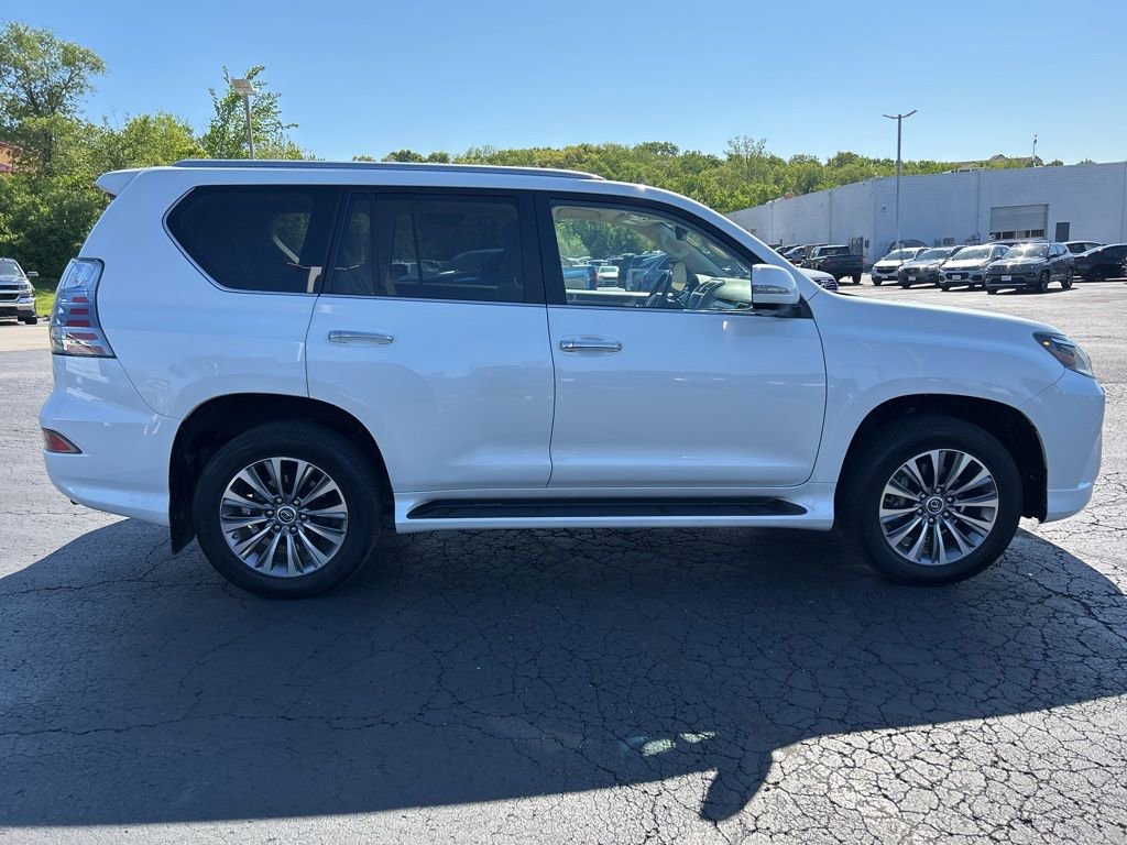 Used 2021 Lexus GX 460 Luxury w/ Accessory Package AWD/4WD image 4