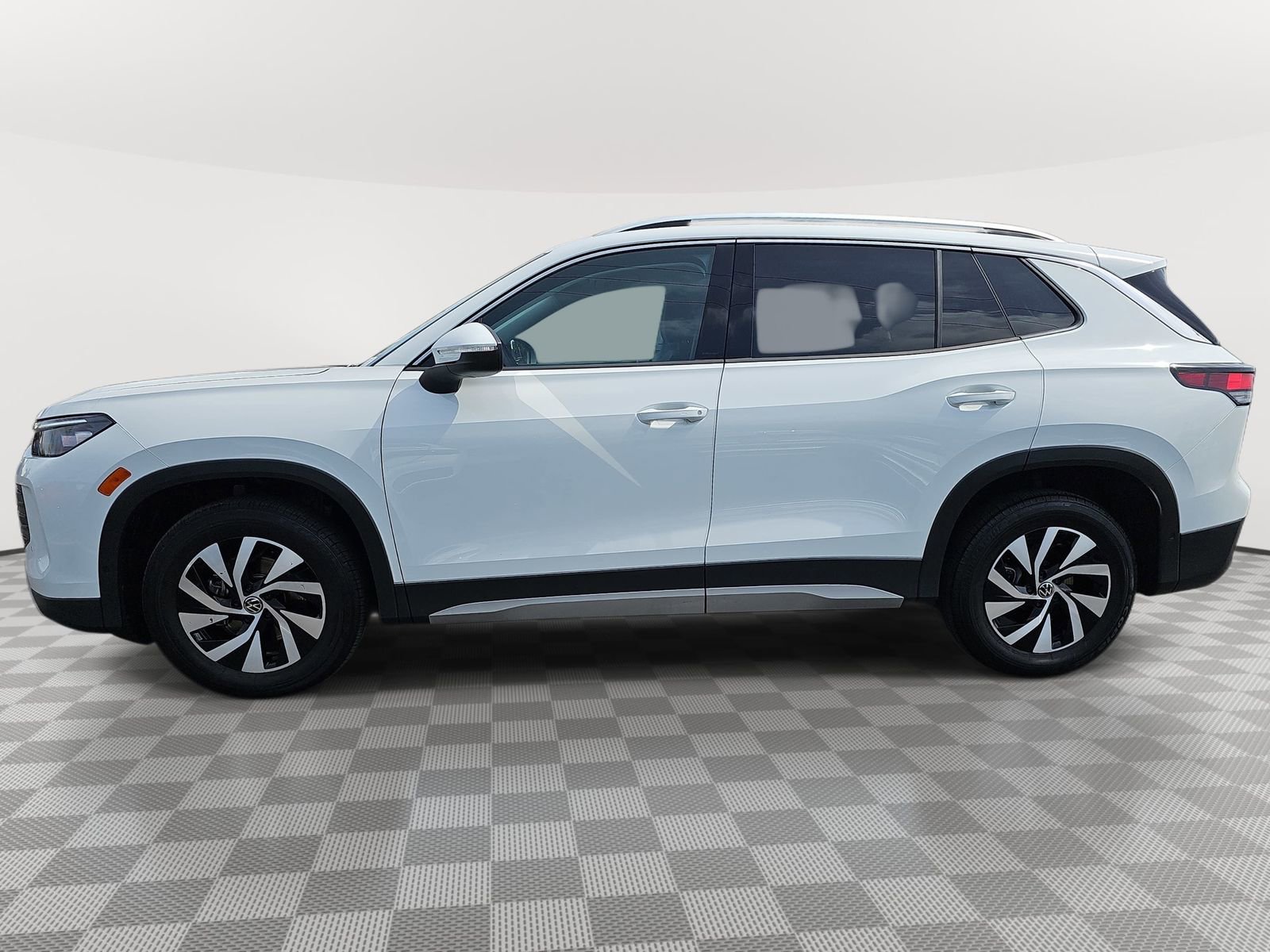 Used 2025 Volkswagen Tiguan S FWD image 8