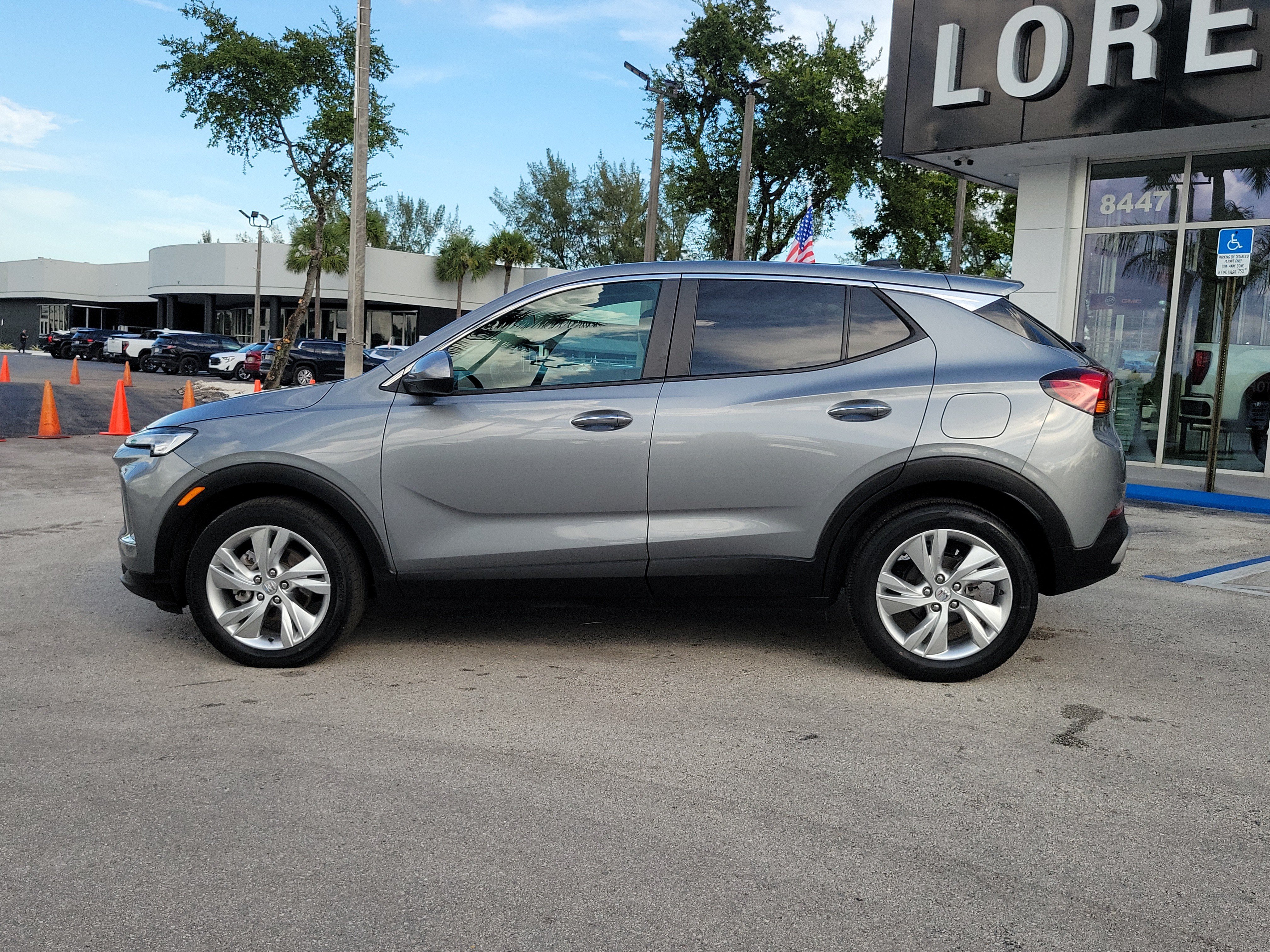 Used 2024 Buick Encore GX Preferred w/ Comfort Package FWD image 8