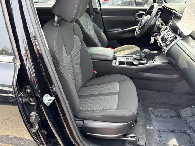 Used 2023 Kia Sorento LX FWD image 9