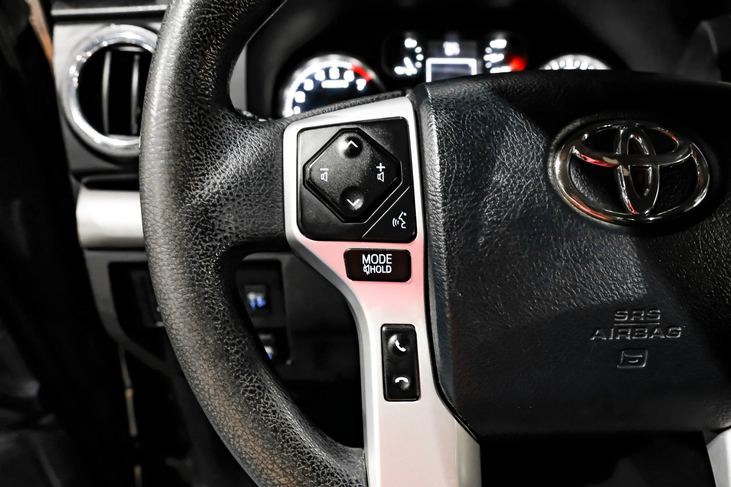 Used 2019 Toyota Tundra SR5 w/ SR5 Upgrade Package AWD/4WD image 23