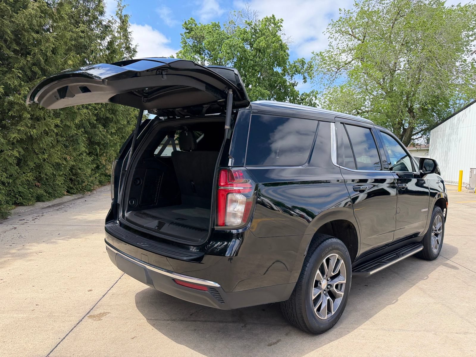 Used 2022 Chevrolet Tahoe LT w/ LT Signature Plus Package AWD/4WD image 13