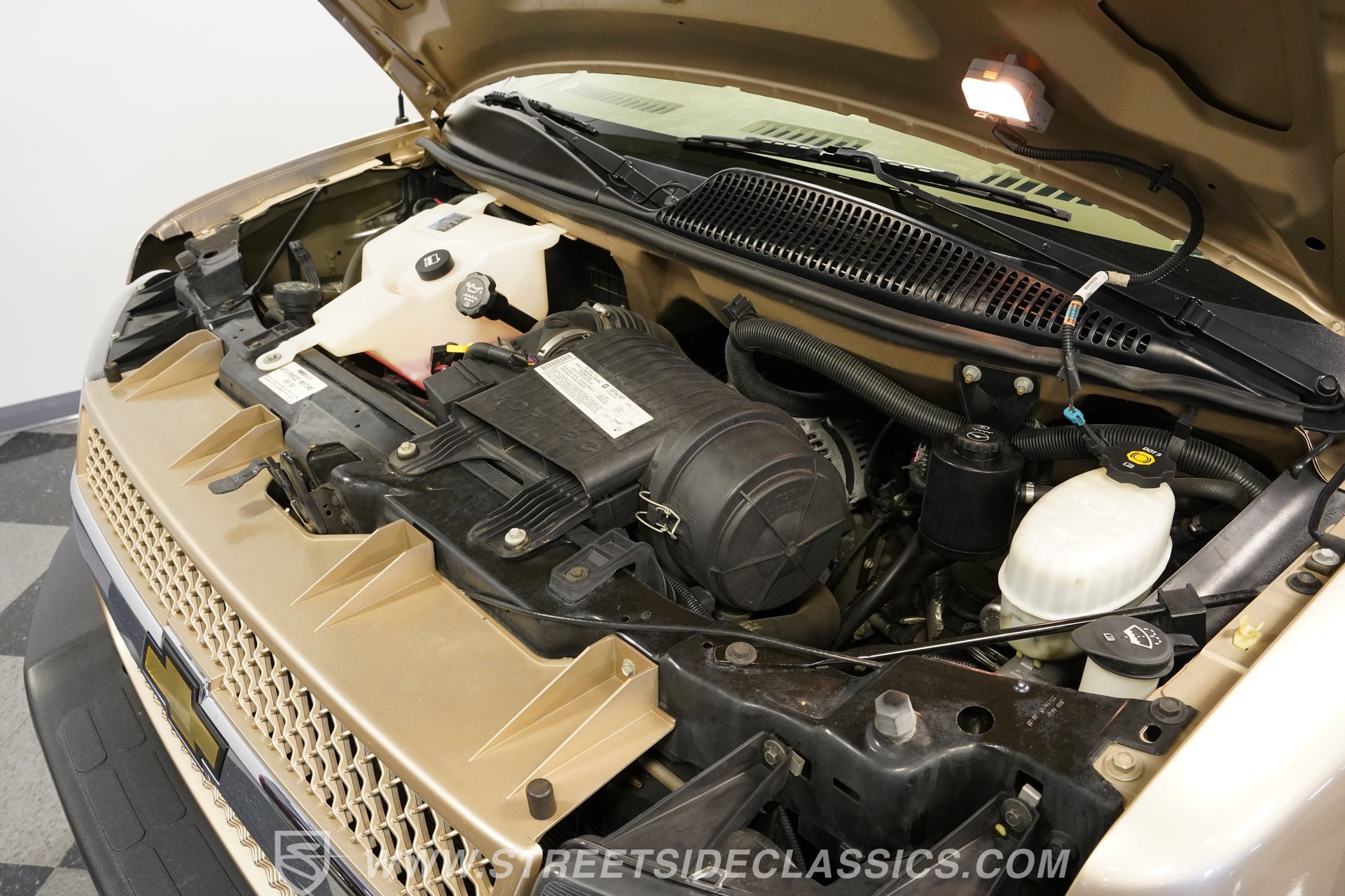 Used 2006 Chevrolet Express 1500 w/ Preferred Equipment Group image 32