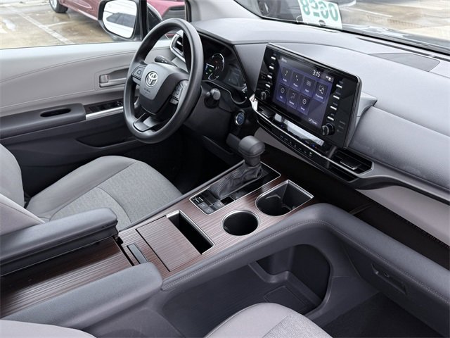 Certified 2024 Toyota Sienna LE image 8