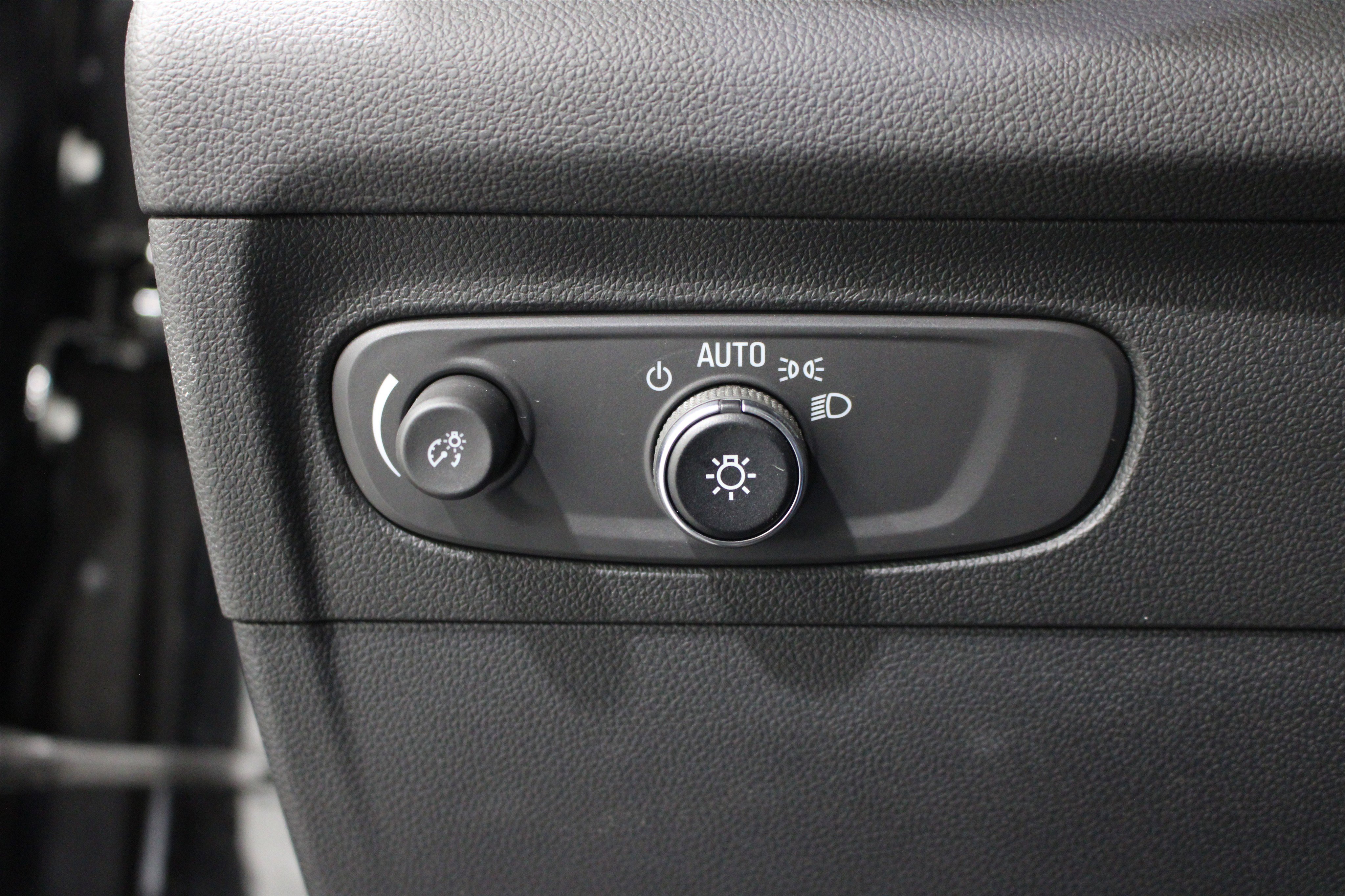 Used 2023 Buick Envision Essence w/ Sport Touring Package image 10