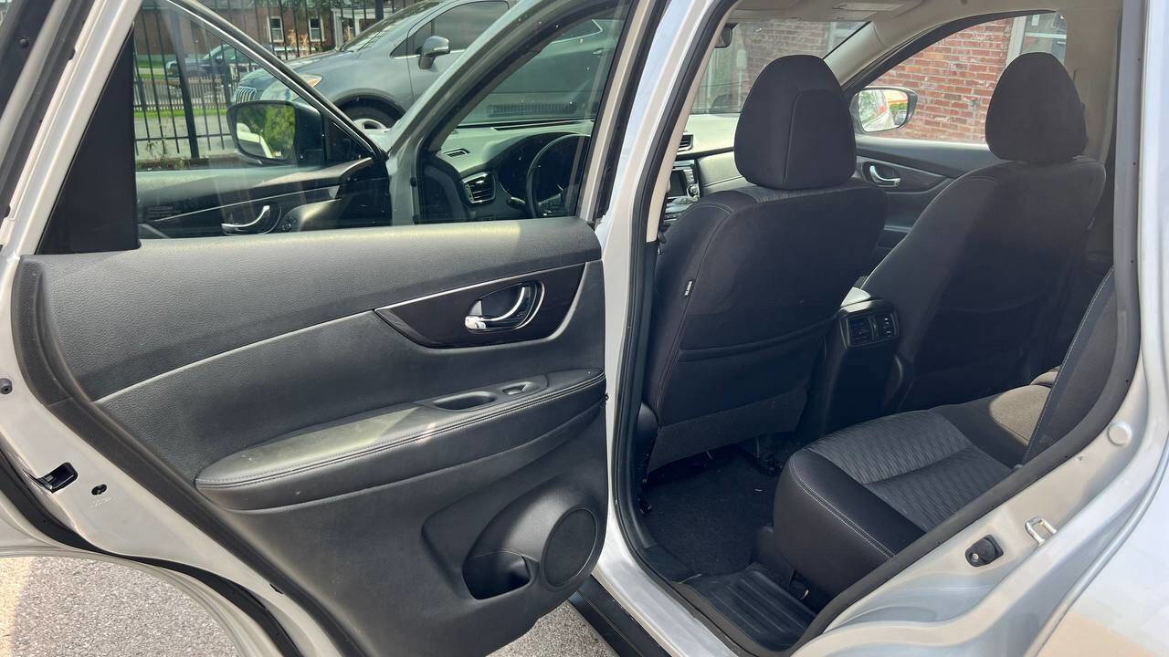 Used 2019 Nissan Rogue SV w/ Sun & Sound Touring Package image 15