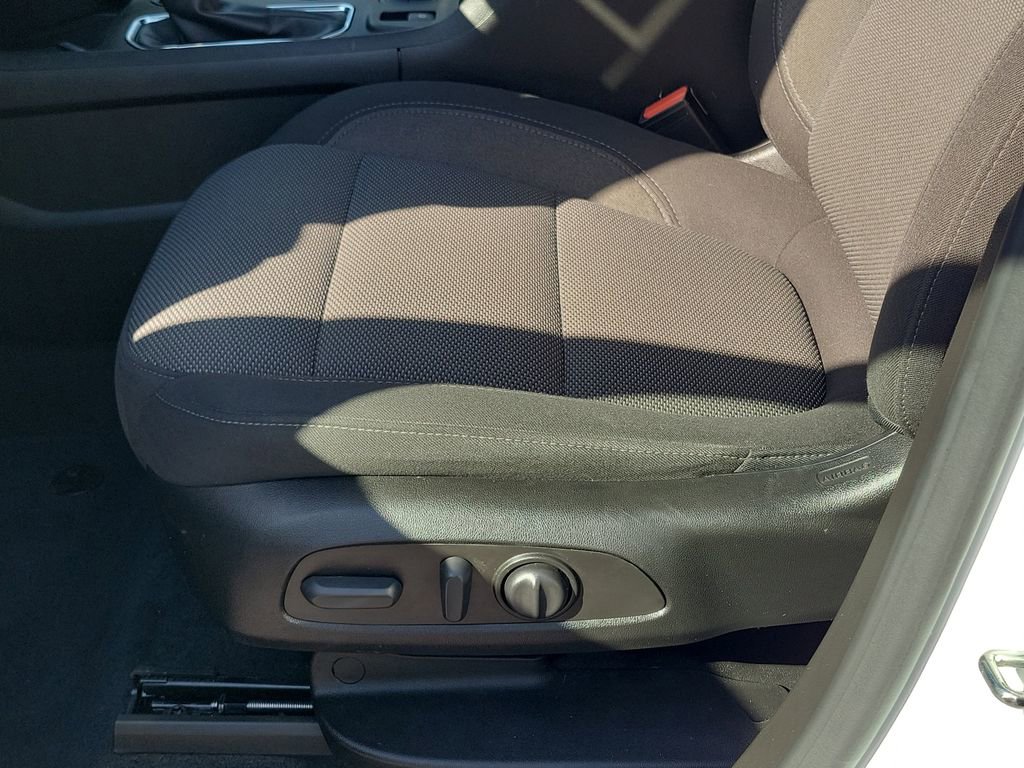 Used 2023 Chevrolet Traverse LT image 14