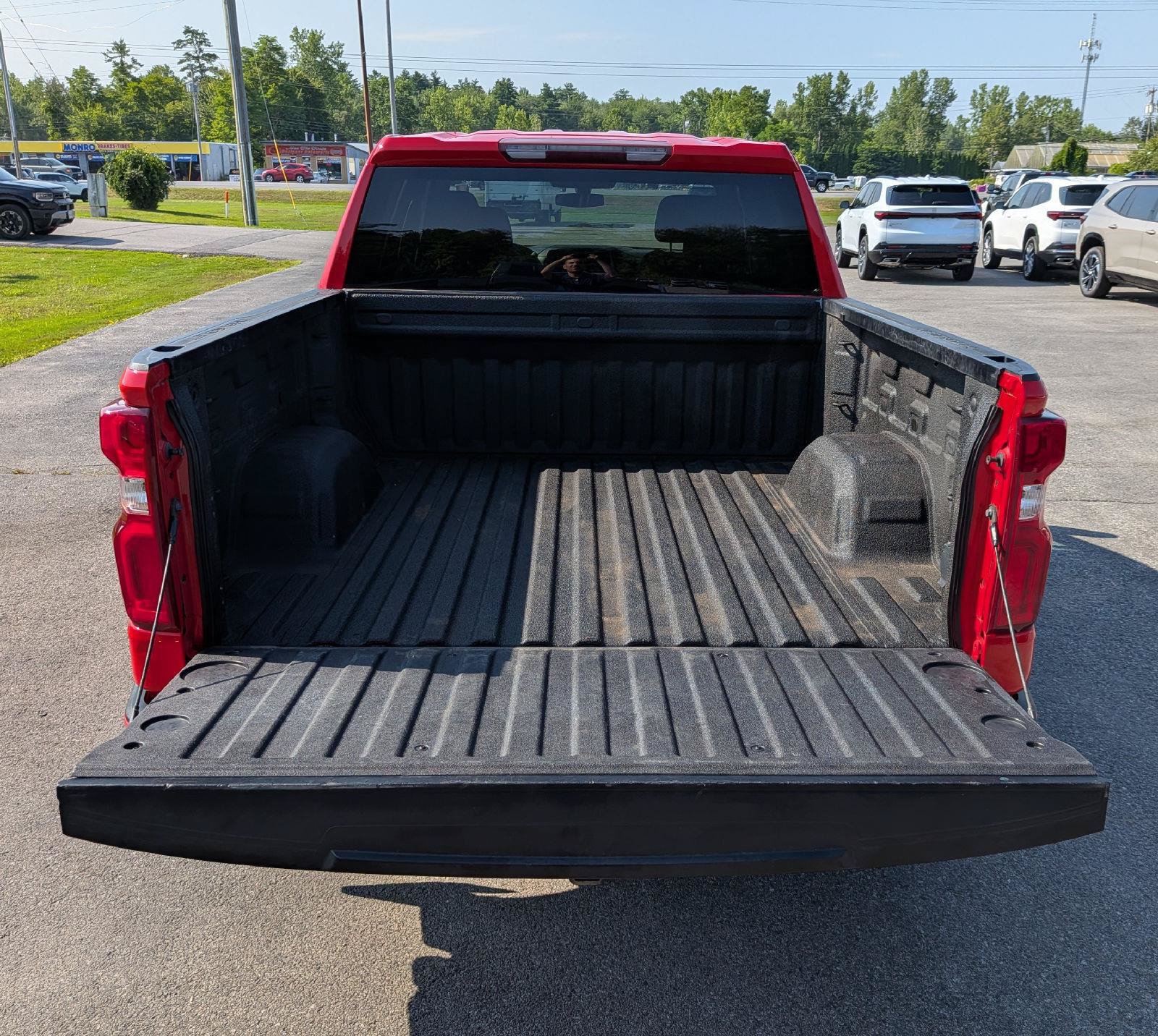 Used 2020 Chevrolet Silverado 1500 Custom w/ Custom Value Package AWD/4WD image 10