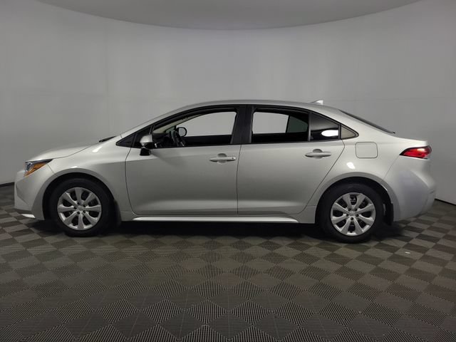 Used 2025 Toyota Corolla LE FWD image 4