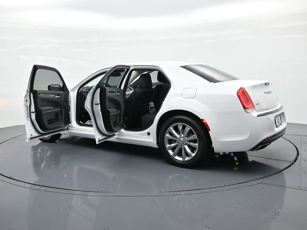 Used 2022 Chrysler 300 Touring AWD/4WD image 29