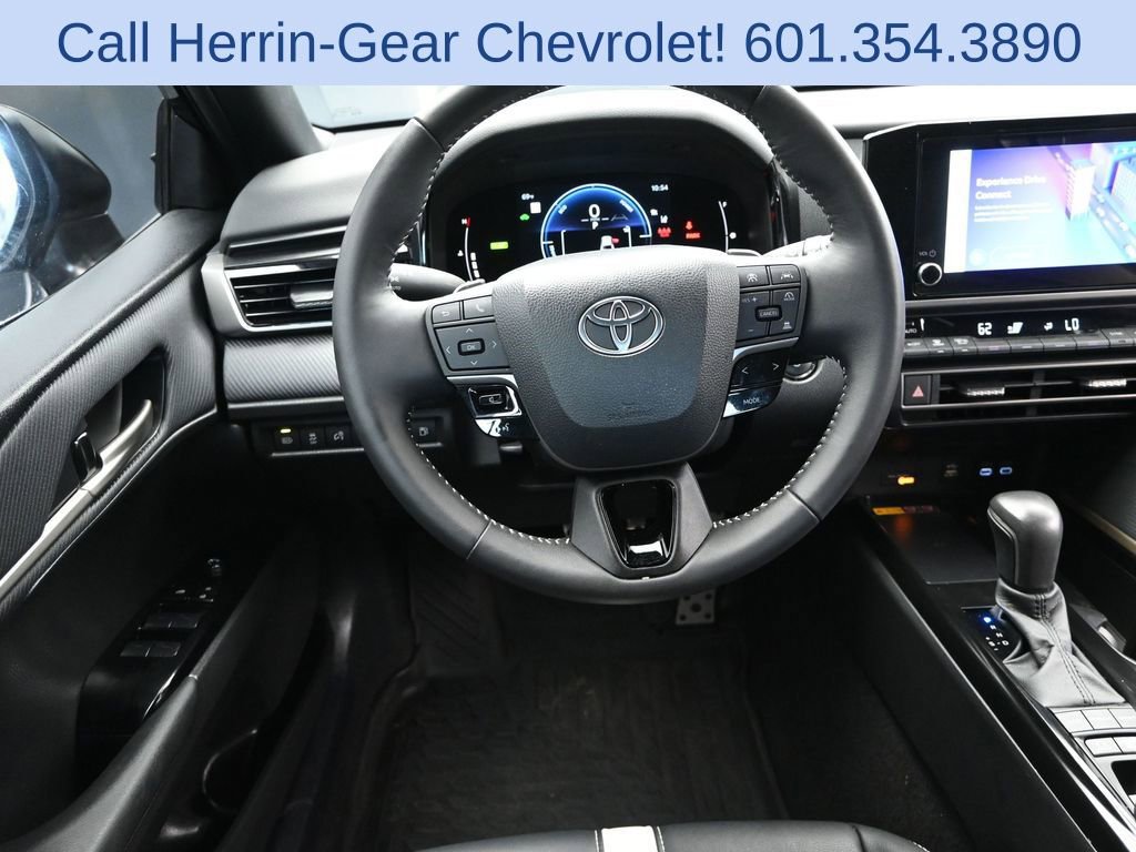 Used 2025 Toyota Camry SE image 30