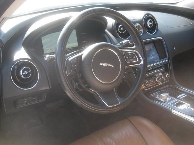 Used 2017 Jaguar XJ AWD/4WD image 28