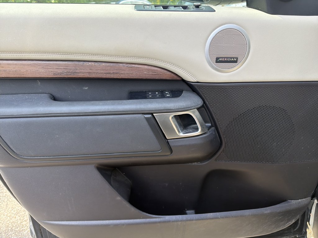 Used 2018 Land Rover Discovery HSE AWD/4WD image 13