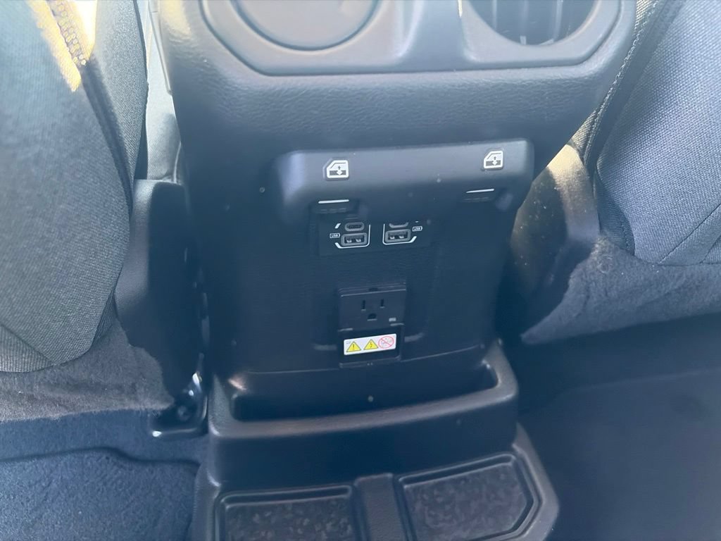 Used 2025 Jeep Wrangler Unlimited Sahara w/ Safety Group AWD/4WD image 14