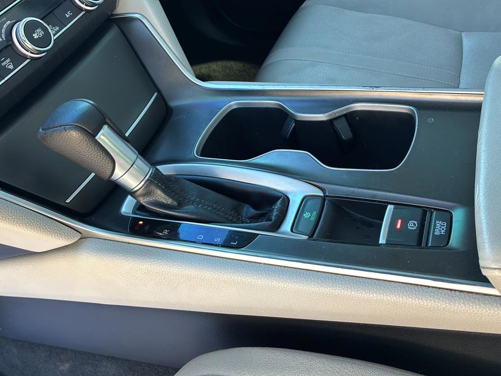 Used 2018 Honda Accord EX image 30