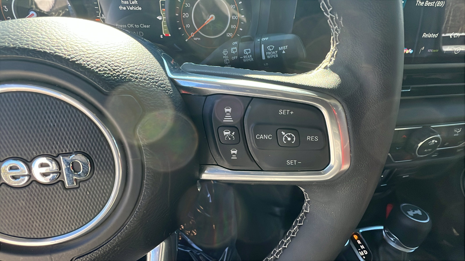 Used 2025 Jeep Wrangler Sahara image 27