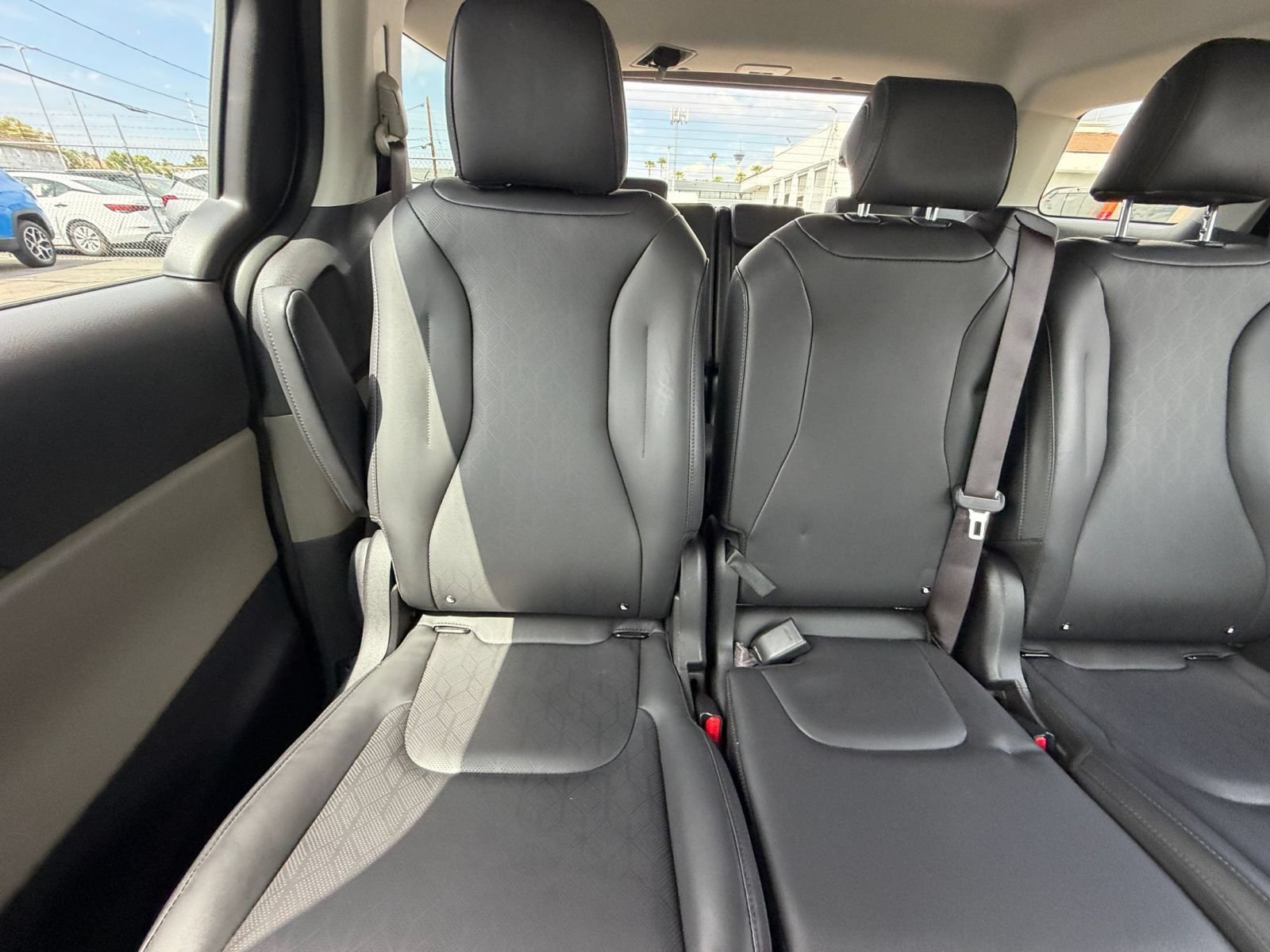 Used 2026 Kia Carnival FWD image 41
