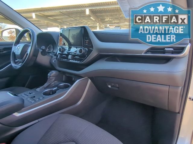 Used 2024 Toyota Highlander LE AWD/4WD image 22