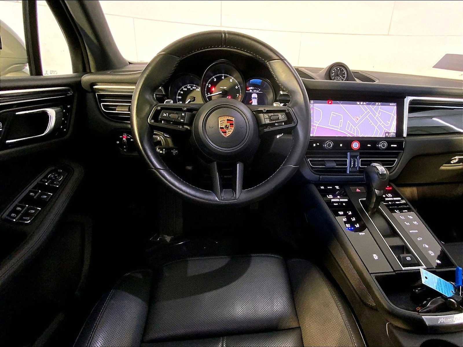 Certified 2023 Porsche Macan AWD/4WD image 13