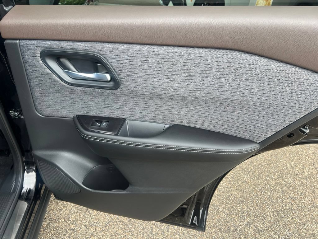 Certified 2023 Nissan Rogue SV AWD/4WD image 16
