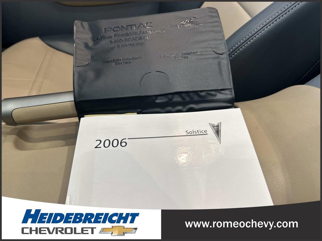 Used 2006 Pontiac Solstice Convertible w/ Premium Package RWD image 24