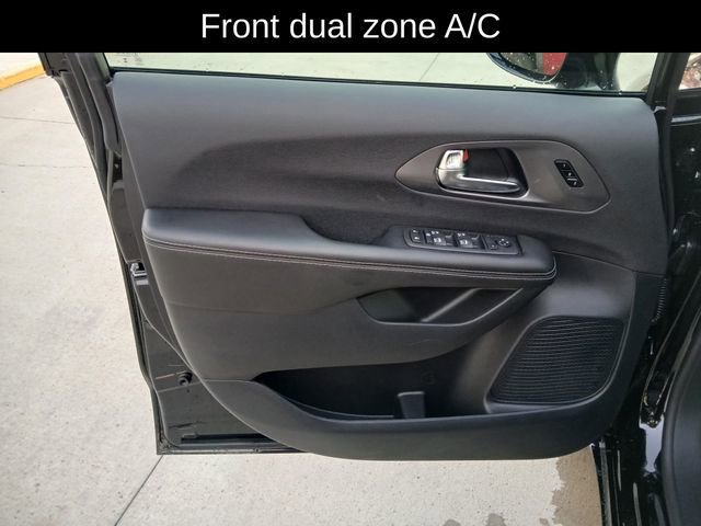 New 2026 Chrysler Pacifica Select image 12