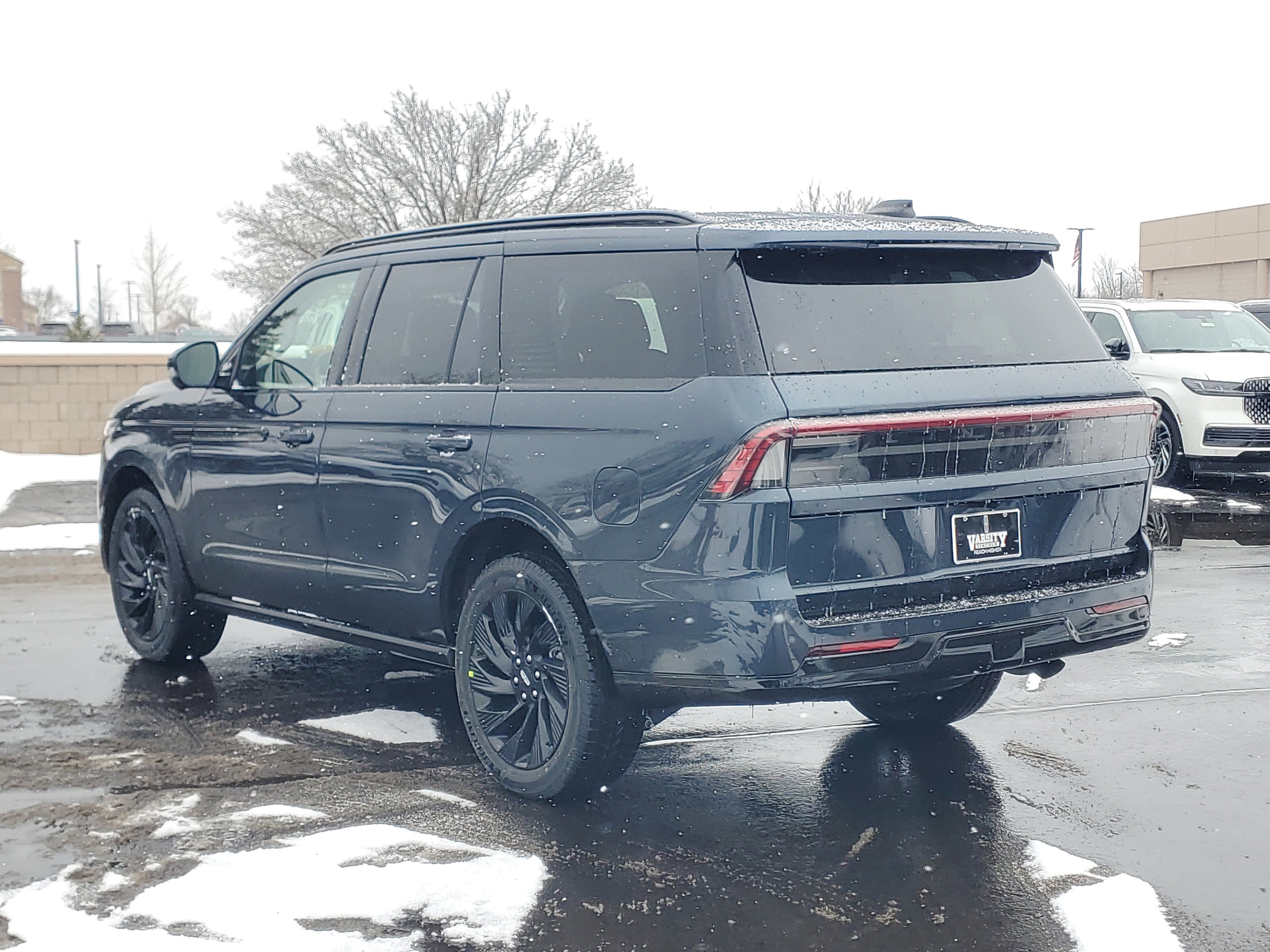 New 2026 Lincoln Navigator Reserve w/ Jet Appearance Package image 3