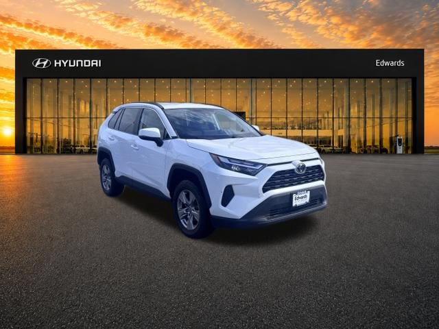Used 2022 Toyota RAV4 XLE w/ XLE Grade Weather Package AWD/4WD image 3