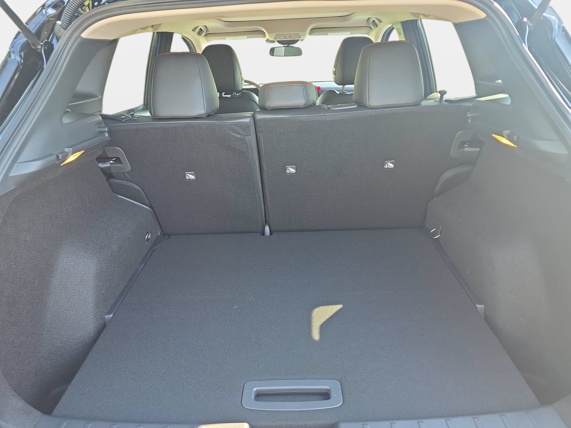 New 2026 Nissan Kicks SR w/ SR Premium Package FWD image 12