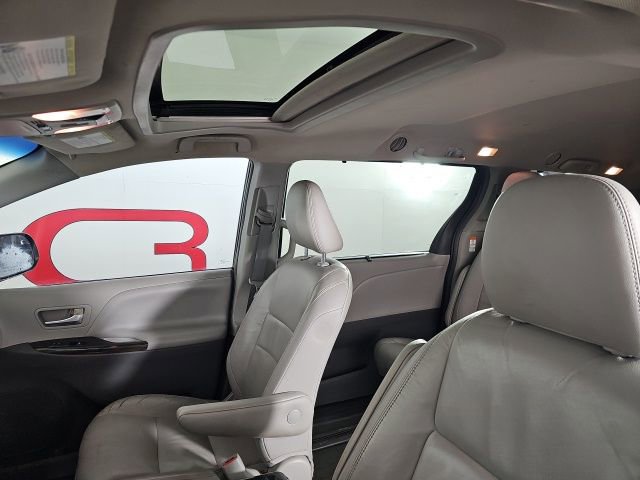 Used 2015 Toyota Sienna XLE image 14