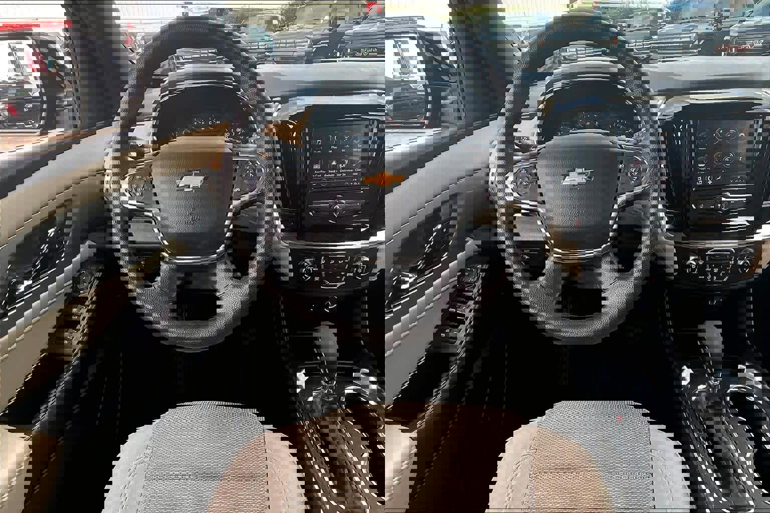 Used 2022 Chevrolet Traverse LS FWD image 6