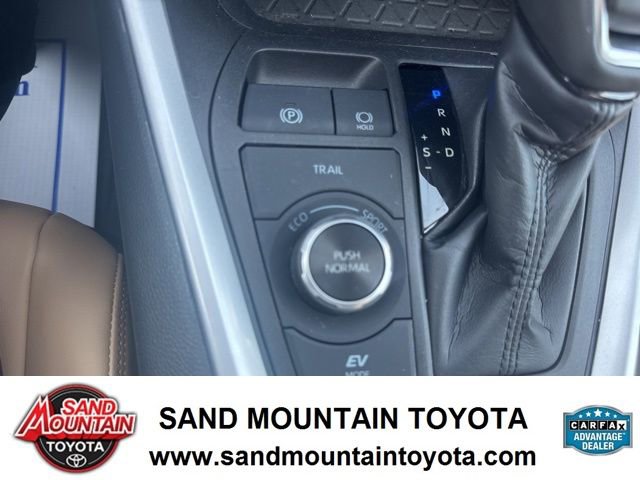 Used 2021 Toyota RAV4 XLE Premium image 21