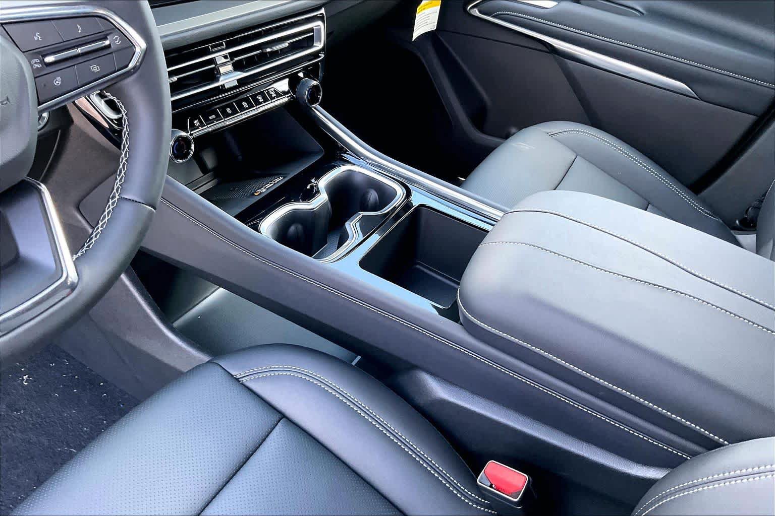 New 2027 Chevrolet Traverse LT w/ Driver Confidence Package FWD image 8