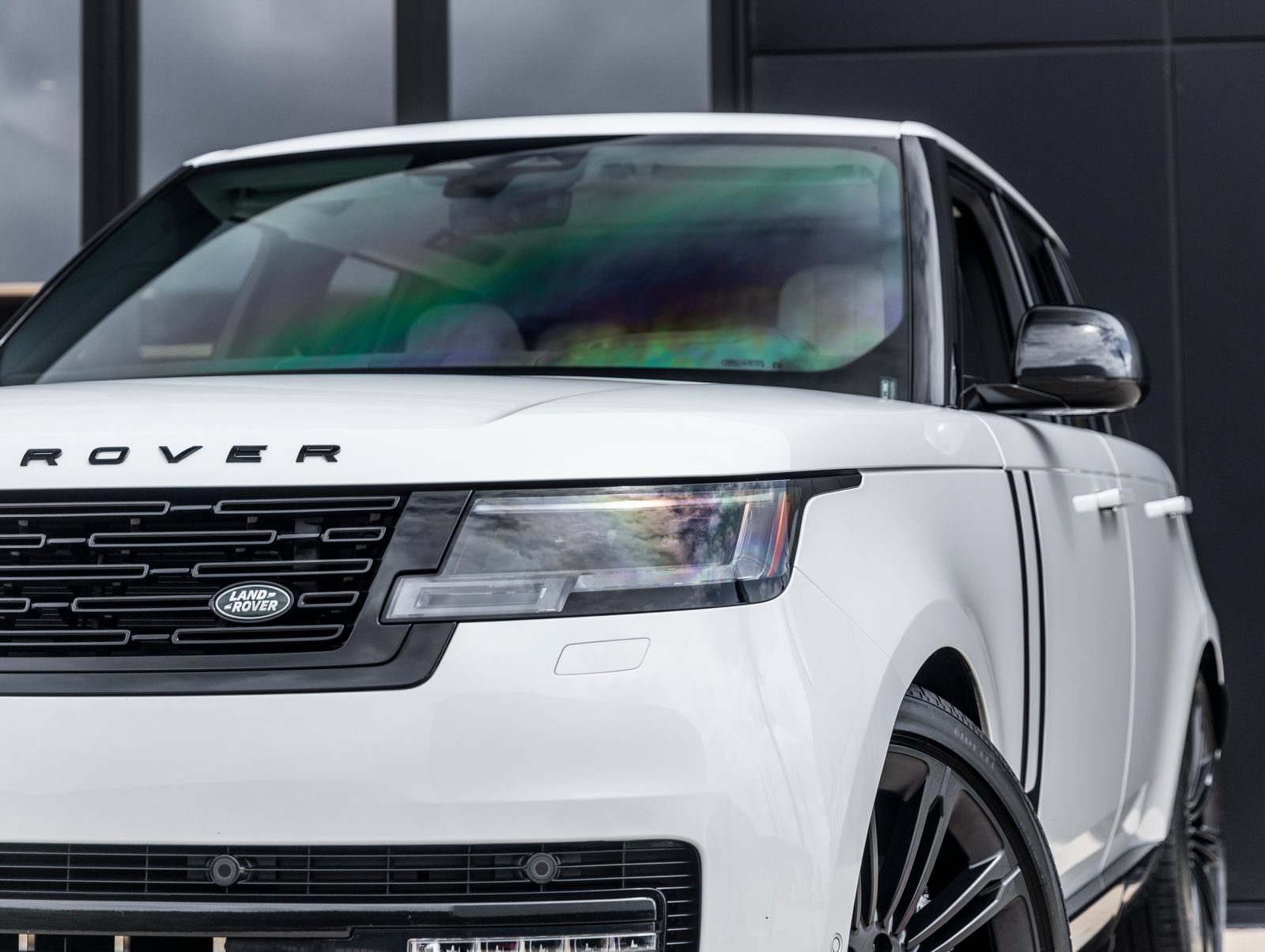 Used 2025 Land Rover Range Rover SE AWD/4WD image 14