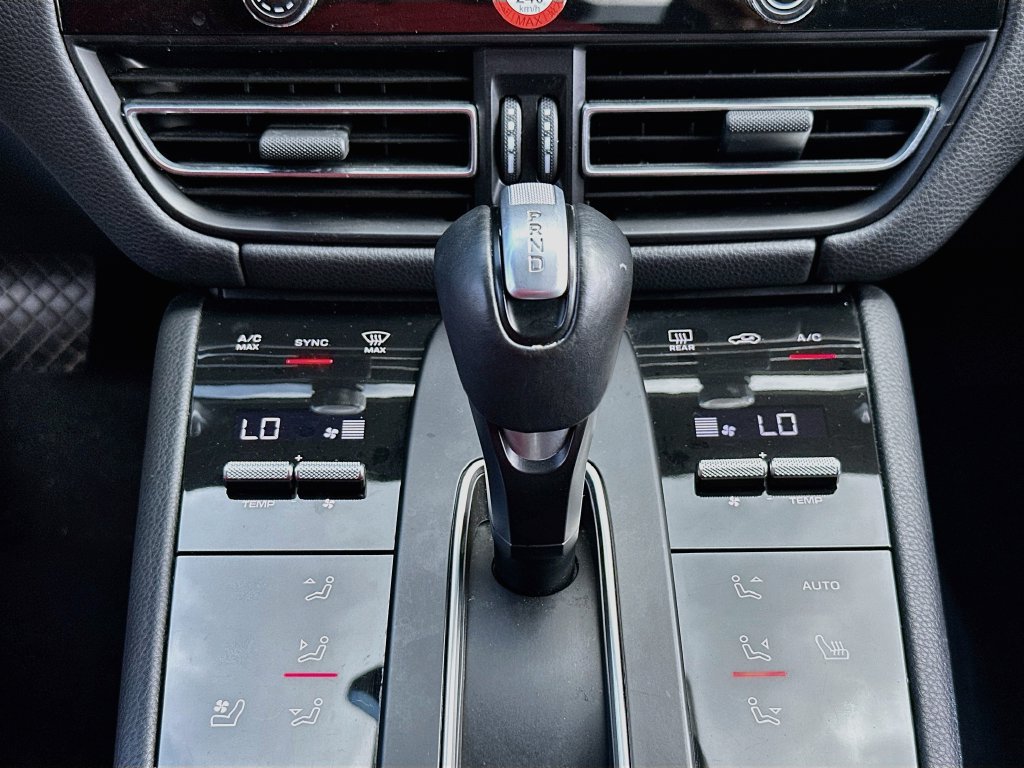 Certified 2024 Porsche Macan w/ Premium Plus Package AWD/4WD image 18