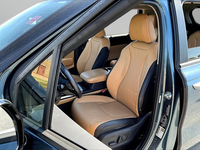 Certified 2023 Kia Carnival EX FWD image 23